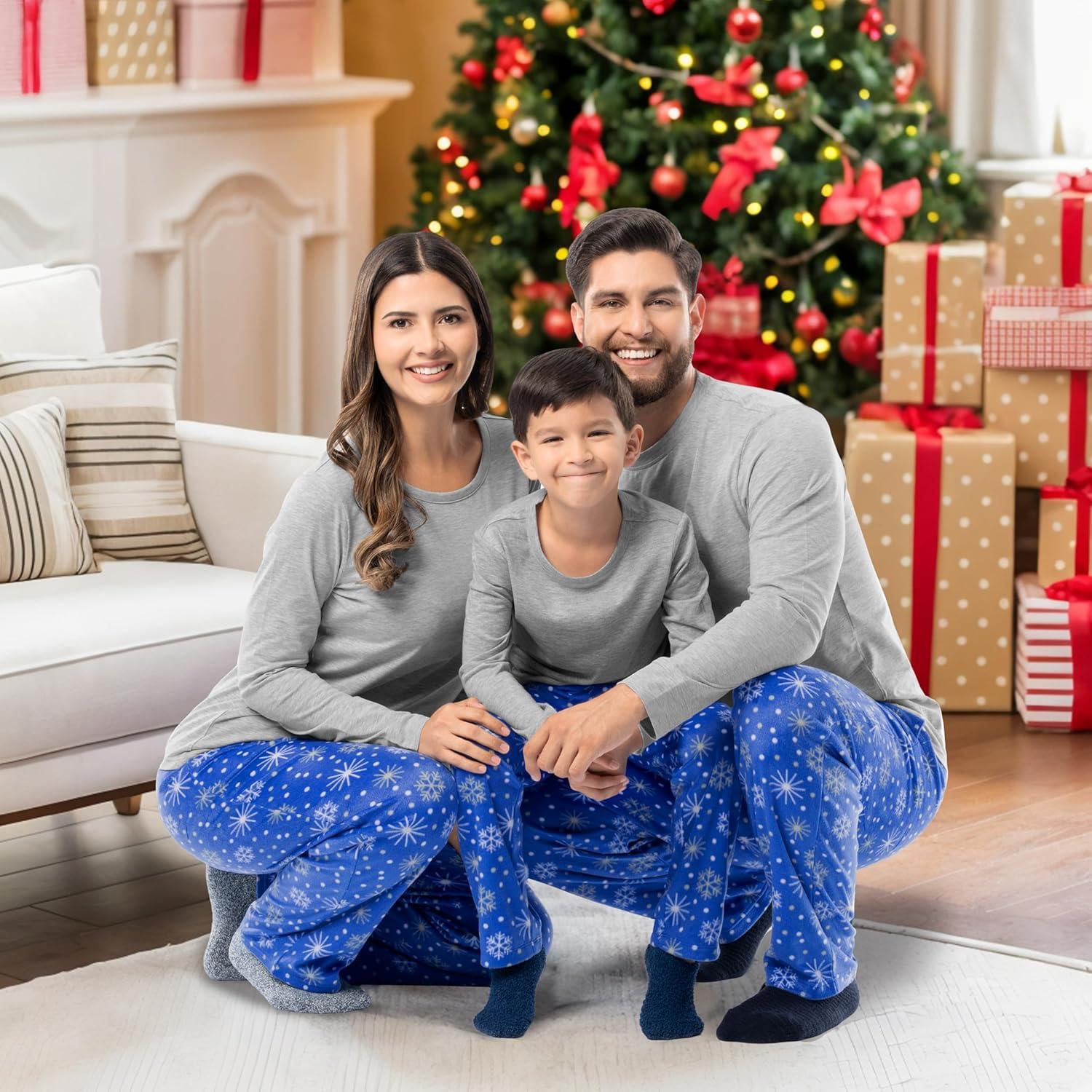 imageFruit of the Loom Men Matching Holiday Family Sleep Pajama Set for Women Men and KidsSnowflakes