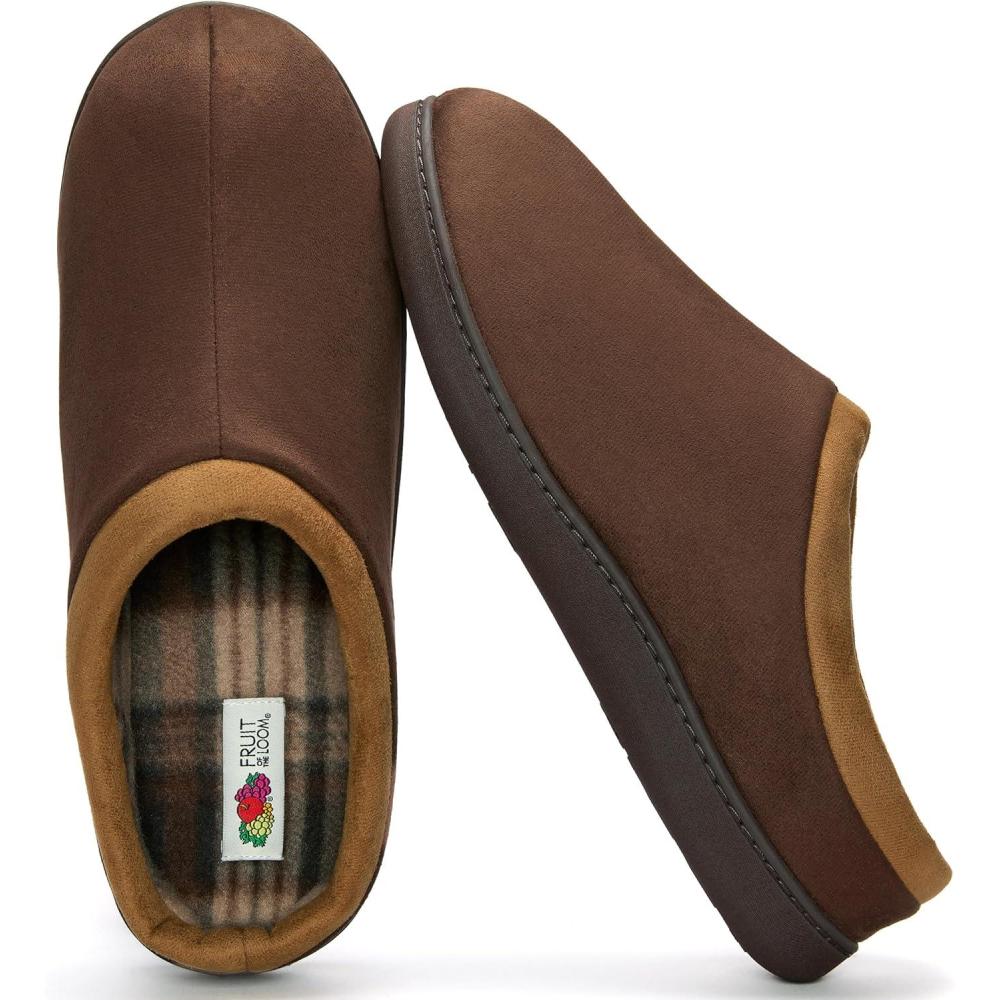 imageFruit of the Loom Mens Memory Foam Slippers  Microsuede Clogs  IndoorOutdoor Machine Washable Zapatillas CmodasBrown